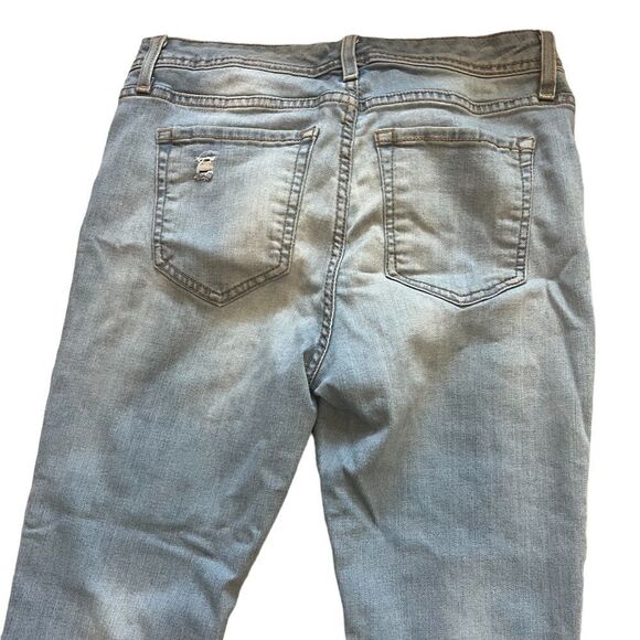 NINE WEST Taylored Cuff Capri Light Wash Distressed Stretch Cropped Denim Jean 4 - Picture 8 of 13